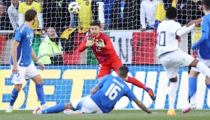 Gol Pellegrini dan Barella Bawa Italia Taklukkan Ekuador