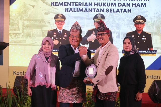 Pisah Sambut Kakanwil Kemenkumham Kalsel: Faisol Ali Serahkan Tongkat Estafet Kepemimpinan kepada Taufiqurrakhman 1 IMG 20240328 WA0004 e1711577670236