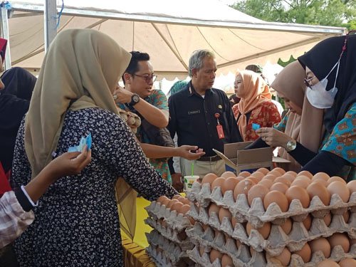 Membludak, Banyak Warga Kehabisan Voucher Pasar Murah 1 hal10 3klmbjb1 1