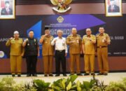 Ibnu Sina Serahkan Laporan Keuangan Daerah