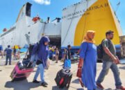 Puncak Arus Balik, 1.000 Lebih Penumpang KM Dharma Kartika II Turun di Pelabuhan Trisakti Banjarmasin