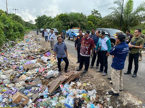 Pj Bupati Katingan Saiful, Tinjau TPS Sampah Tumbang Samba 1 15 katingan 5