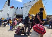 Puncak Arus Balik, 1.000 Lebih Penumpang KM Dharma Kartika II Turun di Pelabuhan Trisakti 33 Puncak Arus Balik, 1.000 Lebih Penumpang KM Dharma Kartika II Turun di Pelabuhan Trisakti