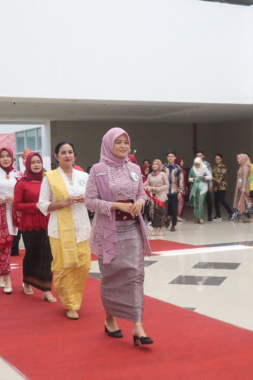 HAL 10 3 KLM Meriahkan Hari Kartini