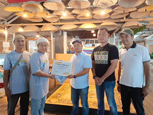 Hal 10 3 KLm Martapura Buka bersama