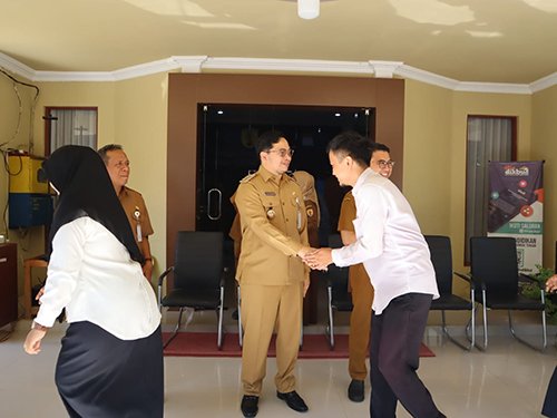 Ratusan SK Kontrak Pendidik dan tenaga Kependidikan Diserahkan 1 Hal 2 Barabai 4 klm 2