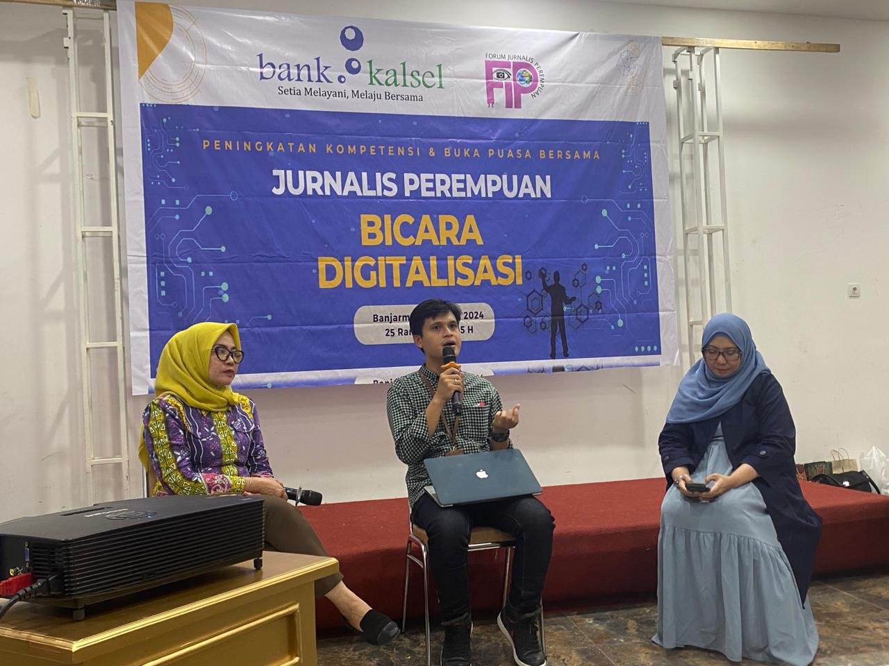 Kasus Penipuan Digitalisasi Cukup Marak, Ini Tips Mengatasinya Disampaikan di Diskusi FJPI Kalsel 1 IMG 20240406 WA0005