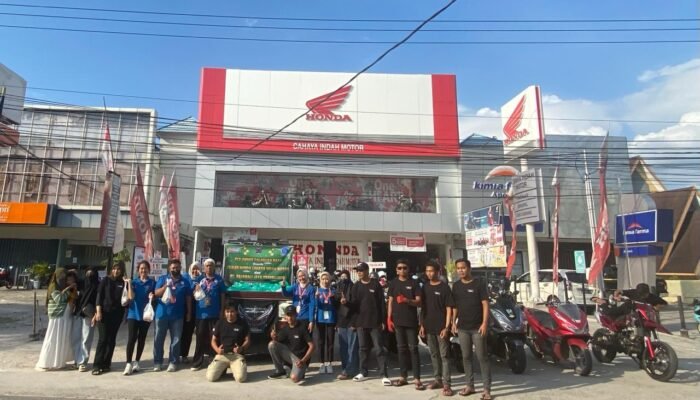 Komunitas Honda Palangka Raya Bagikan Takjil di Bulan Ramadan