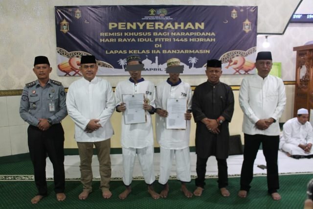 Usai Sholat Ied di Lapas Banjarmasin, Kakanwil Kemenkumham Kalsel Taufiqurrakhman Serahkan Remisi Secara Simbolis 1 IMG 20240410 WA0033 e1712723998165
