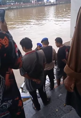 Seorang Lelaki Diduga Tenggelam di Siring Pasar Lama Banjarmasin Senin Dinihari 1 IMG 20240429 WA0003 e1714355950311