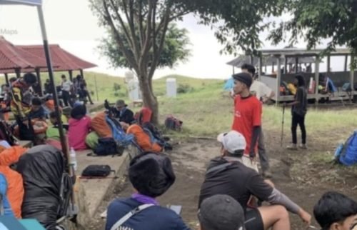 Ratusan Pendaki Gunung Rinjani tidak Miliki Tiket Diminta Turunan 1 IMG 20240417 115020 e1713325854291