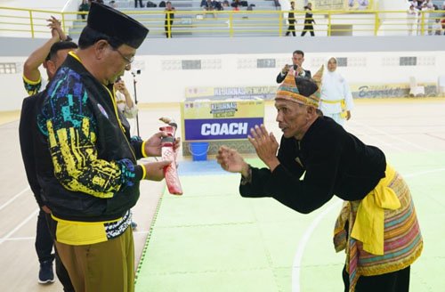 1 35 klm Kontrak Pemprov 28 Paman Birin resmi buka kejurnas pencak silat