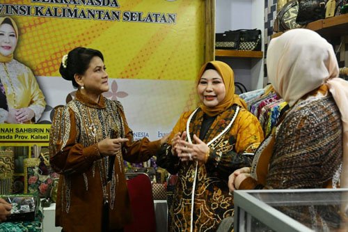 1 4 klm Kontrak Pemprov 16 Hj Raudatul Jannah promusikan produk UMKM Banua
