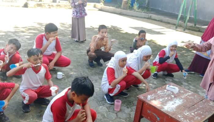 Melatih Kedisiplinan, SD Kartika V-7 Banjarmasin Gelar Sikat Gigi Bersama