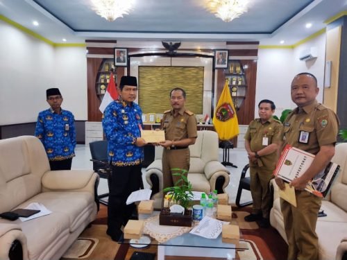 Inspektorat Kalteng Lakukan Pengawasan Pemerintahan Daerah Kotawaringin Barat 1 8C689B98 6CD1 4B0A 87BC 823D10012DF5 e1715594024972
