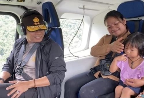 Kapolda Sulsel Bantu Evakuasi Ibu Hamil Terisolasi Bencana di Luwu 1 D4560B97 7868 4960 AD62 6EA436FEDE32 e1714907411785