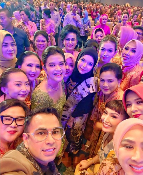 Ketua Dekranasda Banjarbaru Hadiri HUT ke – 44 Dewan Kerajinan Nasional di Solo 1 Hal 10 3 Klm BJb 1 7