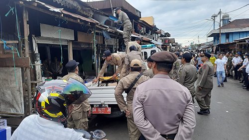 Normalisasi Pasar Lama, Satpol PP Bongkar Bangunan Milik Pedagang 1 Hal 10 4 Klm Normalisasi