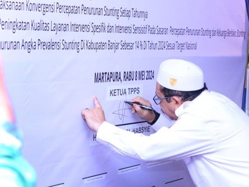 Hal 16 2 KLm Martapura Penandatanganan komitmen