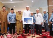 Juara Umum MTQ, Bupati Serahkan Bonus Kafilah Berprestasi