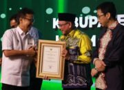 Bupati Kotabaru Terima Penghargaan Dari Menteri Kesehatan RI