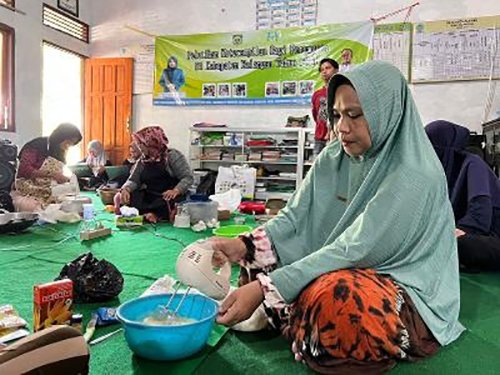 Pelatihan Keterampilan untuk Pemberdayaan Ekonomi Perempuan 1 Hal 2 Bal 3 klm 13