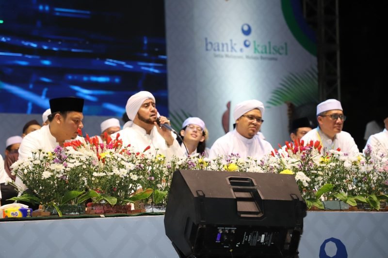 Puluhan Ribu Jemaah Padati Sabilal Muhtadin Bershalawat Dengan Habib Syech 1 IMG 20240531 WA0001 e1717087352984