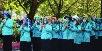 Bupati Mendandani Hj Nurgita Tiyas dengan “Pupur Basah” PKK Banjar Wakili Kalsel Lomba Parade Budaya Nusantara 1 aa
