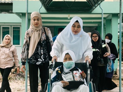 319 Jemaah Haji Mendarat, Satu “Ditinggal” di Madinah 1 1 2 klm Kedatangan jemaah haji2