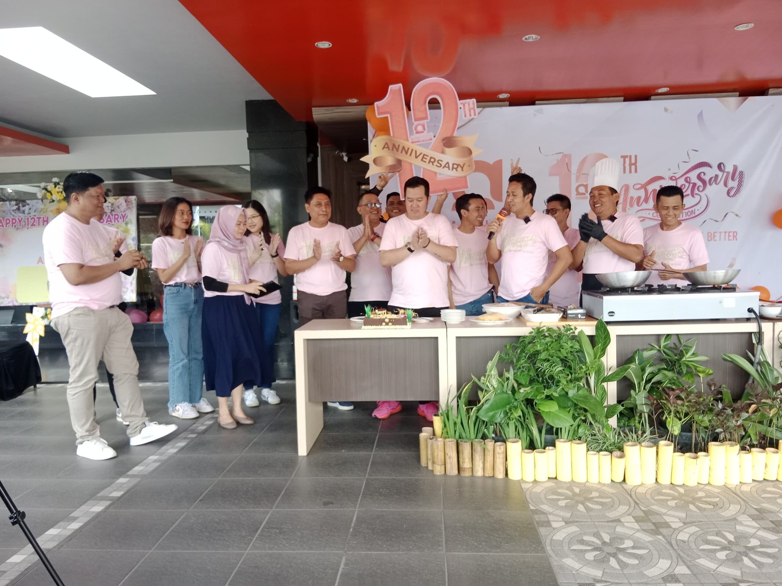 Sambut HUT ke-12 Hotel Aria Barito Berikan Harga Promo dan Bagikan 1200 Paket Makanan 1 1000418866 scaled