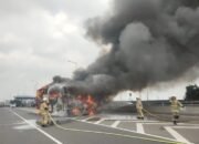 Bus Pariwisata Ditumpangi asal Kabupaten Banjar, Kalsel Terbakar di Tol Jakarta Timur