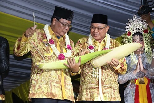 Malam Puncak Hari Jadi Kabuoaten Kotabaru Ke 74 Dihadiri Paman Birin 1 Hal 16K Baru 3 klm