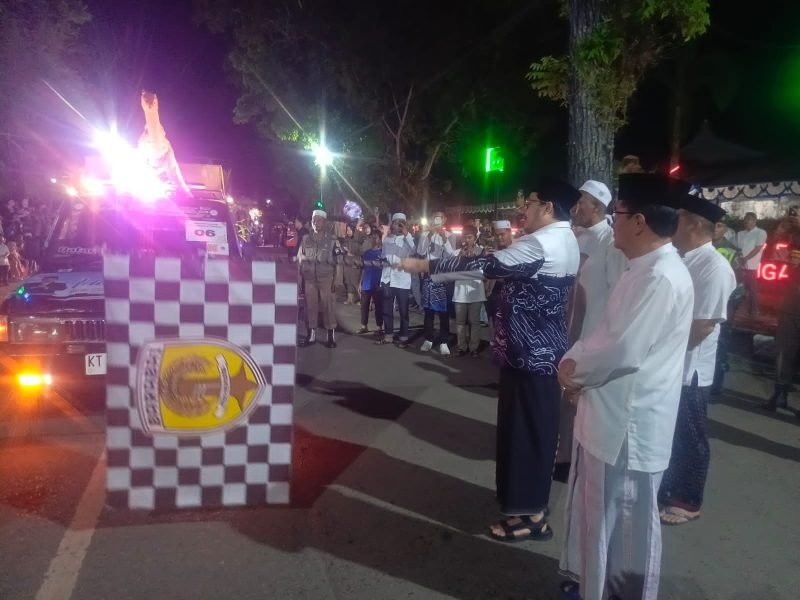 Bupati dan Wabup HST Lepas Pawai Takbiran 1 IMG 20240618 WA0045 e1718709983783