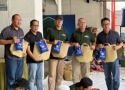 Jaga Lingkungan, Bank Kalsel Bagikan Daging Kurban Pakai Bakul Purun 29 Jaga Lingkungan, Bank Kalsel Bagikan Daging Kurban Pakai Bakul Purun