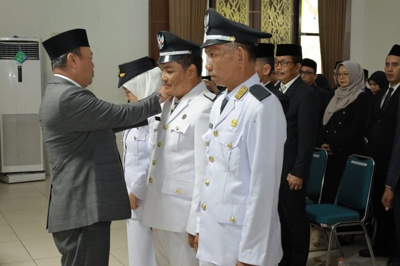 Pj Bupati Batola Mujiyat Lantik 44 Pejabat 1 IMG 20240623 WA0073 scaled e1719142778703