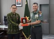Danrem 102/Pjg Terima Kunjungan dari Kepala Otoritas Jasa Keuangan Kalteng 8 Danrem 102/Pjg Terima Kunjungan dari Kepala Otoritas Jasa Keuangan Kalteng