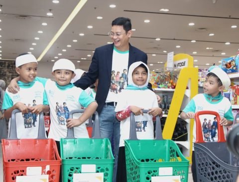 BSI Ajak 140 Anak Yatim Belanja, Ajarkan Literasi Transaksi Syariah 1 1000498946 e1722391319253