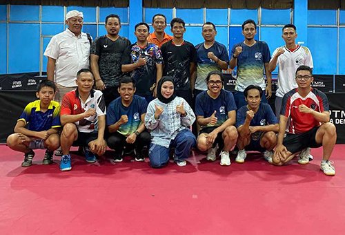 13 3klm TimTenis meja PWI Kalsel jpg