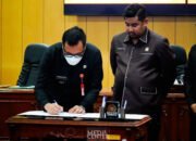 Wali Kota Banjarbaru H Aditya Mukti Ariffin Apresiasi Pengesahan Rancangan Peraturan Daerah Raperda Pertanggungjawaban Pelaksanaan Anggaran Pendapatan dan Belanja Daerah (APBD) 2023 12 Wali Kota Banjarbaru H Aditya Mukti Ariffin Apresiasi Pengesahan Rancangan Peraturan Daerah Raperda Pertanggungjawaban Pelaksanaan Anggaran Pendapatan dan Belanja Daerah (APBD) 2023