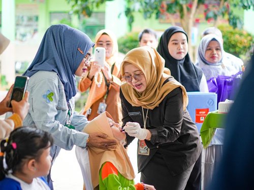 Anak-anak Banjarbaru Bersiap, Pekan Imunisasi Polio Dimulai 1 Hal 10 3 Klm BJB 2 7
