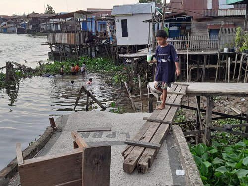 Perbaikan Titian Gang Gusti Galuh Ditargetkan Selesai Akhir Tahun 1 Hal 10 4 Klm Titihan