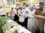 Bupati Saidi Mansyur Ikuti Prosesi Pemakaman Tuan Guru Masdar