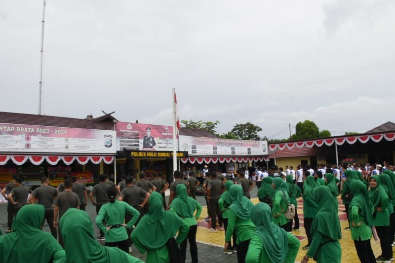 Menjaga Sinergitas TNI-Polri, Dandim HST dan Anggota Meriahkan Olahraga Bersama Hari Bhayangkara ke-78 1 IMG 20240702 WA0032 e1719927179813