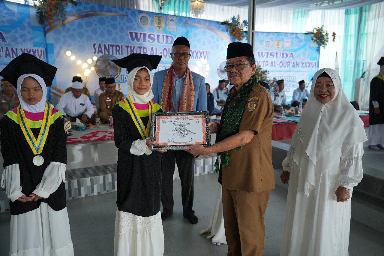 Wakil Bupati HST Mewisuda 446 Santri TK-TP Al Quran XXXVI 1 IMG 20240703 WA0009