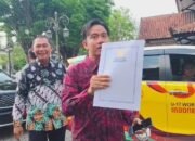 Wali Kota Surakarta, Gibran Serahkan Surat Pengunduran Diri ke DPRD