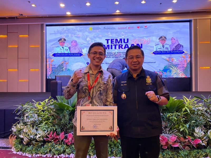 Berkontribusi Kembangkan UMKM, Alfamart Peroleh Penghargaan dari Wali Kota Banjarmasin 1 IMG 20240716 WA0067 e1721135199203