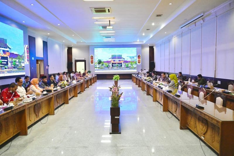 Di Pansus DPRD, Kepala Bappedalitbang Paparkan RPJPD Kalteng Tahun 2025-2045 1 IMG 20240717 WA0054