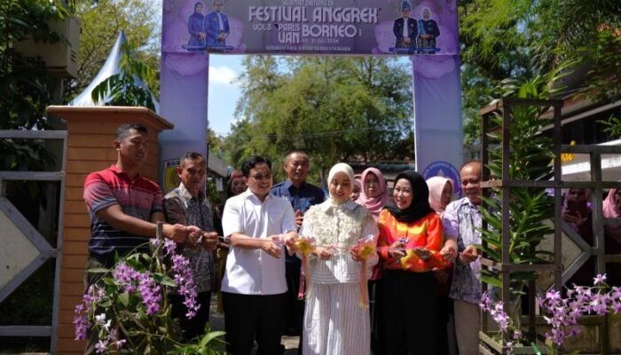 Bupati HST Buka Festival Anggrek Parisj Van Borneo
