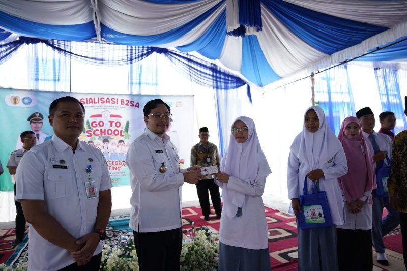 Sosialisasi B2SA, Bupati HST Ajak Siswa Cermati Pola Makan yang Baik 1 IMG 20240725 WA0035 e1721902204248