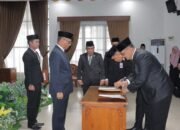 Abdi dan Aris Dilantik Sebagai Kadis DLH dan Kadisdik 25 Abdi dan Aris Dilantik Sebagai Kadis DLH dan Kadisdik